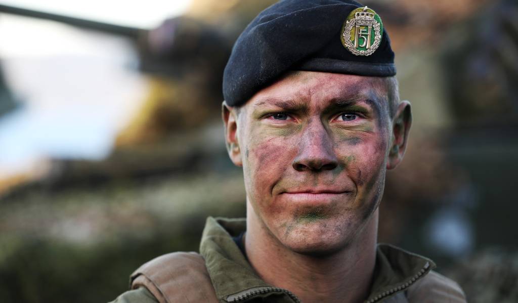 En soldat fra Panserbataljonen i BrigN under øvelse Trident Juncture 2018 i Norge