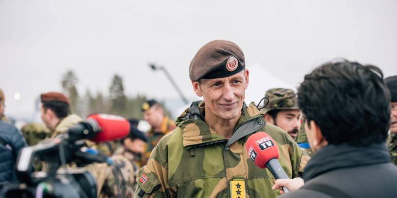 Forsvarssjef, Eirik Kristoffersen ble intervjuet i forbindelse med besøksdag i Rena leir, i anledning øvelse Brilliant Jump 22. 