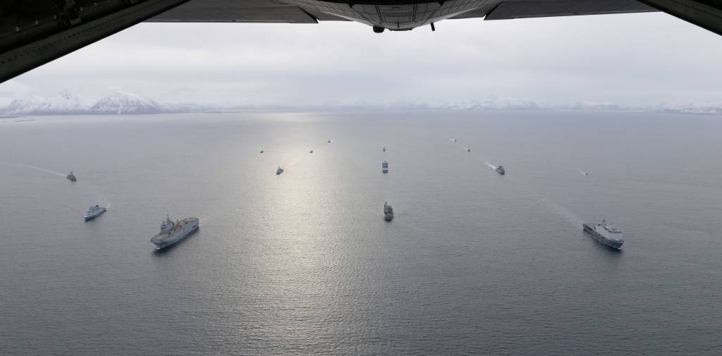 PHOTOEX under Cold Response 2026. Bildene er tatt fra en amerikansk KC-130J Hercules tilhørende United States Marine Corps.