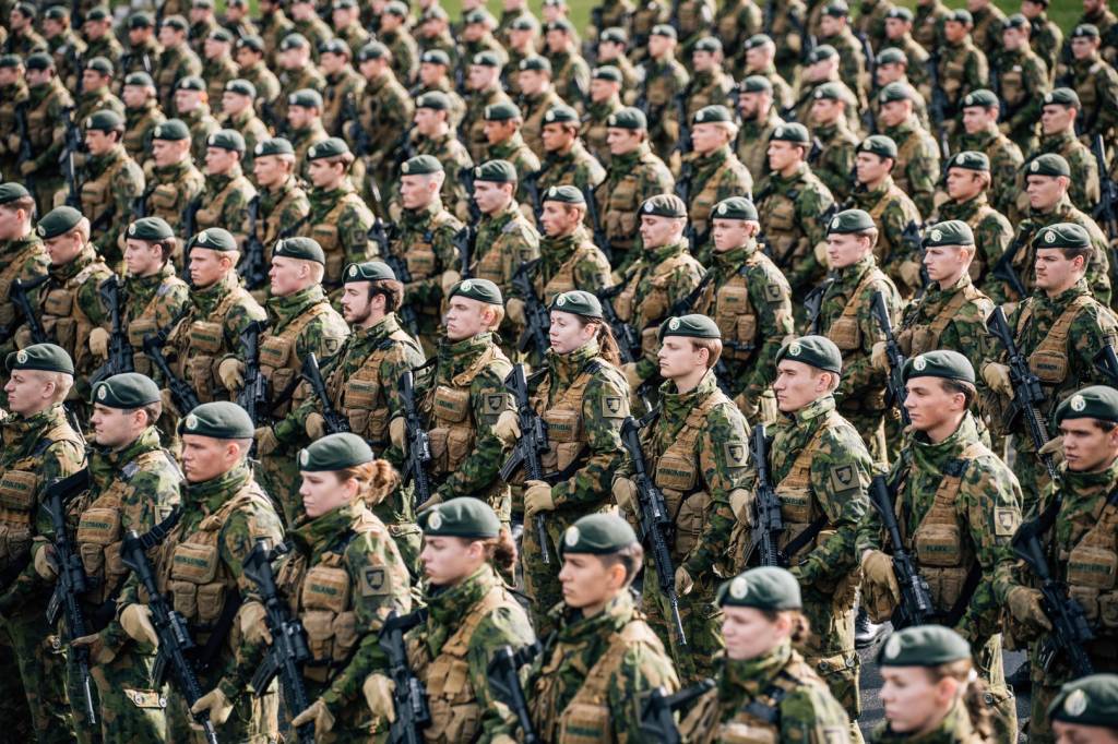 Oppstilling på Porsangmoen i forbindelse med opprettelsen av Finnmarksbrigaden