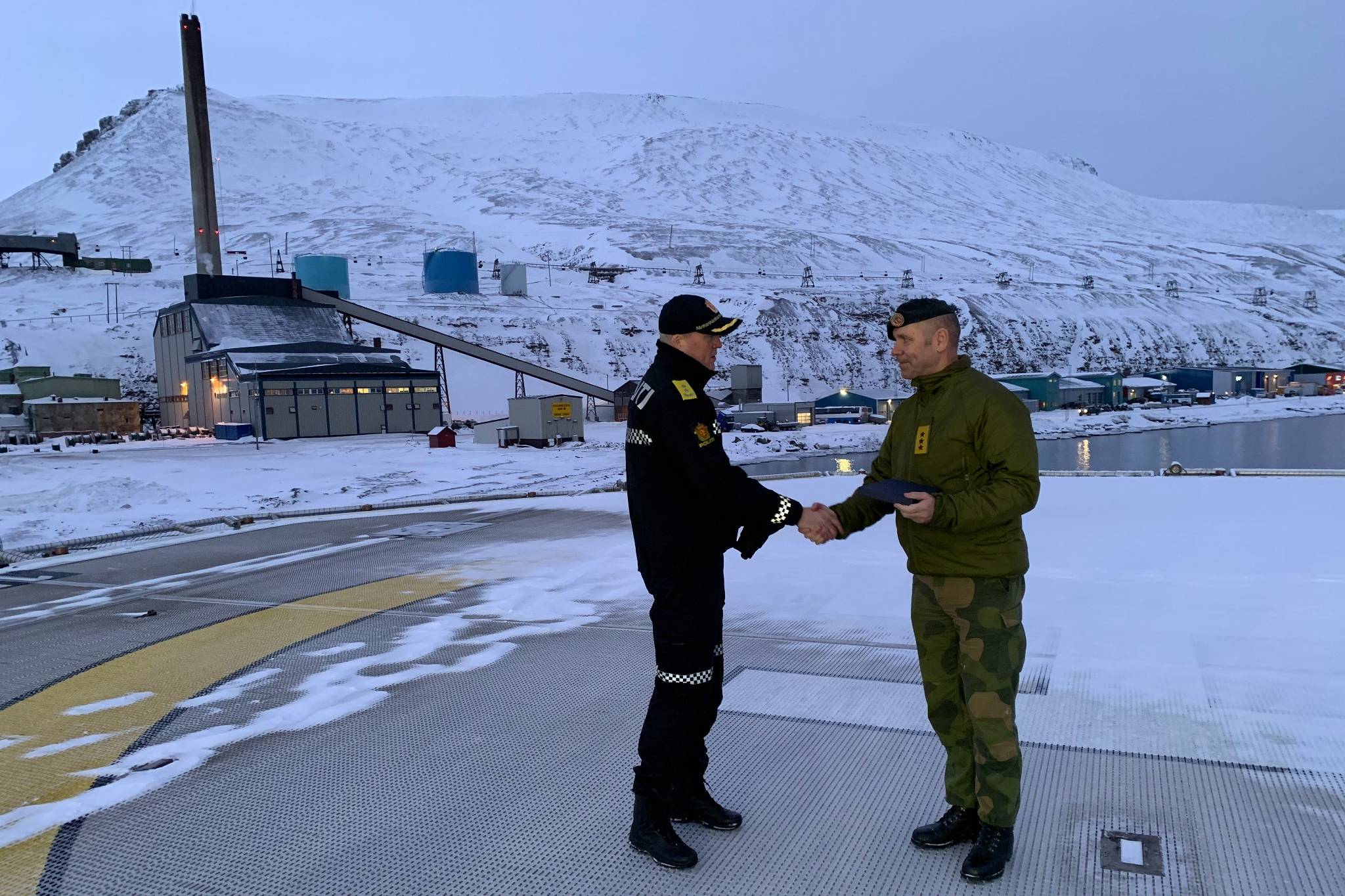 derfor-bes-ker-foh-sjefen-svalbard-forsvaret