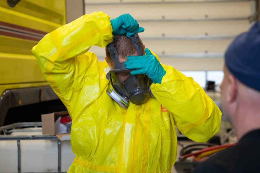 I uke 48 foregikk det noe uvanlig opplæring for ansatte i BRP-avdelingene (Brann-, redning- og plasstjenester) til Luftforsvaret. Selve kurset foregikk på Rygge med deltakere fra Bardufoss, Ørland og lokal avdeling på Rygge. De fikk opplæring i å rense deres egne brannbiltanker for den miljøfarlige stoffgruppen PFAS. 