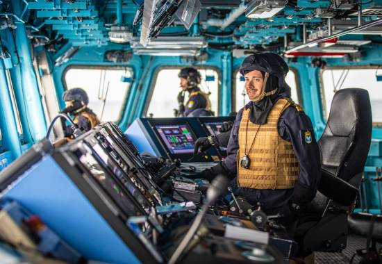 KNM Fridtjof Nasen i på Svalbard i forbindelse med årlig fregatttokt til øygruppa for å drive viktig trening i territorialfarvannet rundt Svalbard. her foregår navigasjon i et krigscenario. // HNoMS FRidtjof Nansen at Svalbard in high north during annual trip to the islands to conduct important training in the Norwegian territorial waters.