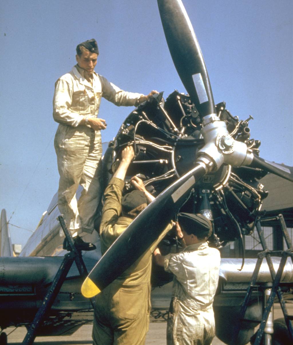 Overhaling av flymotor.