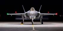 Nye F-35A kampfly forlater Lockheed Martin fabrikken i  Fort Worth i USA og skal fly over til Norge