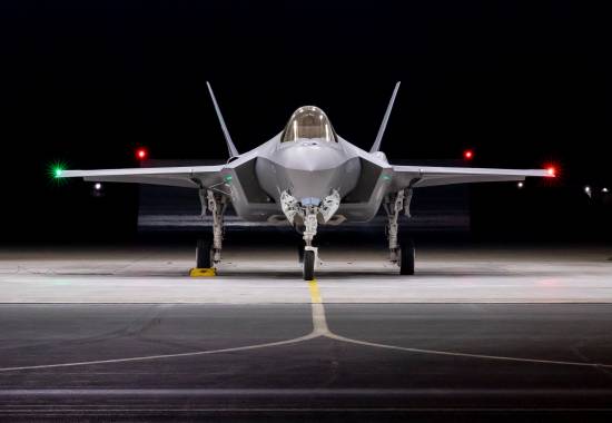 Nye F-35A kampfly forlater Lockheed Martin fabrikken i  Fort Worth i USA og skal fly over til Norge