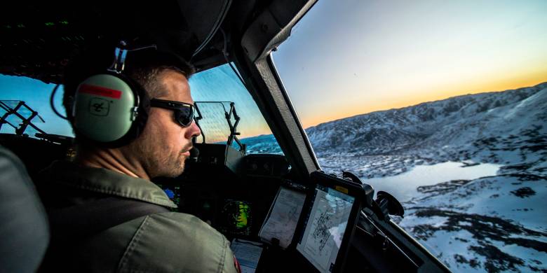 Boeing C-17 Globemaster III frå Heavy Airlift Wing Papa på oppdrag for det Norske Forsvaret med transport av Bell 412, personell og utstyr frå øvele på RAF Brize Norton til Gardermoen / Boeing C-17 Globemaster III from Heavy Airlift Wing Papa on mission fore Norwegian Armed Forces
