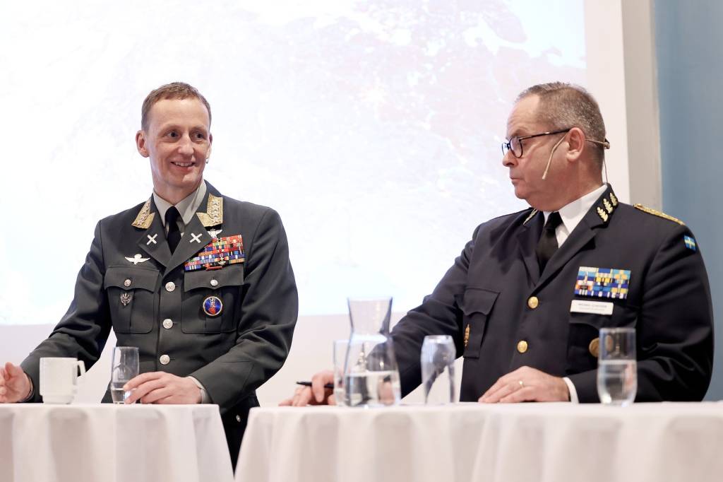 Foreningen Folk og Forsvar fyller 75 år. I anledning jubileet, ble det holdt et dagsseminar.
Fra venstre: Forsvarssjef General Eirik Kristoffersen og Sveriges forsvarssjef Överbefälhavare General Michael Claesson