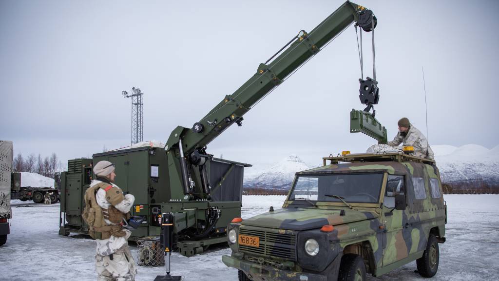 Reperasjonslaget til Porsanger bataljon tar i bruk sitt helt nye mobile verksted under øvelse Cold Response 26. Det nye verkstedet er lett å flytte og gjør at kritisk materiell kan repareres hvor som helst. Dette gir økt kampkraft til avdelingen.