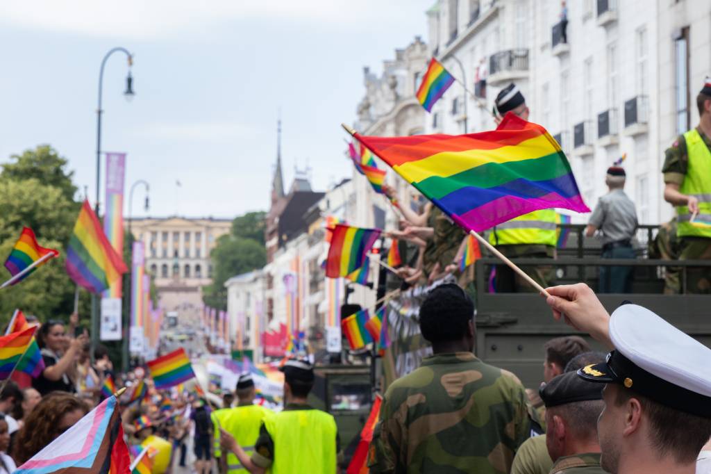 Paraden på vei nedover Karl Johan og forbi slottet.