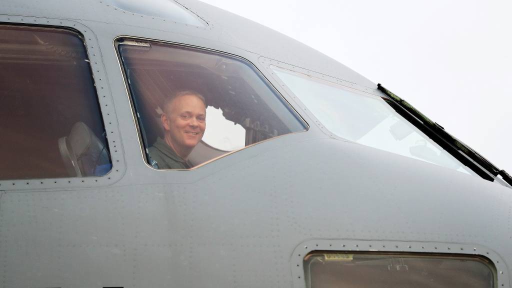 Et Boeing C-17 Globemaster III fly fra Strategic Airlift Capability (SAC) på Pápa flyplass i Ungarn med en norsk pilot i cokpit