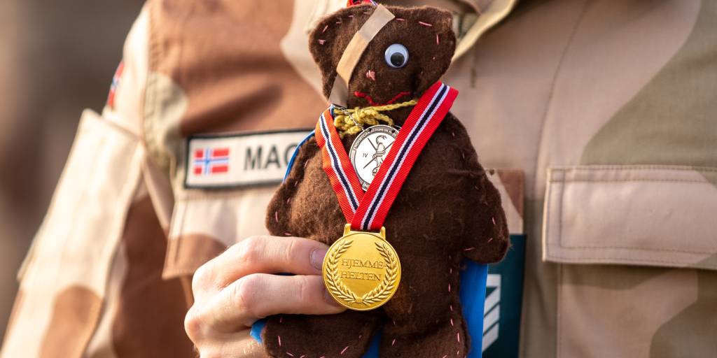 Soldatene ved NORTAD III rotasjon 1, ble hedret for sin innsats under FN-operasjonen MINUSMA i Mali. De ble tildelt Forsvarets operasjonsmedalje Mali og FN-medaljen for deltagelse i FNs fredsbevarende styrker. Det var en verdig og fin seremoni, hvor detasjementet fikk velfortjent heder for sin innsats for FN. 
