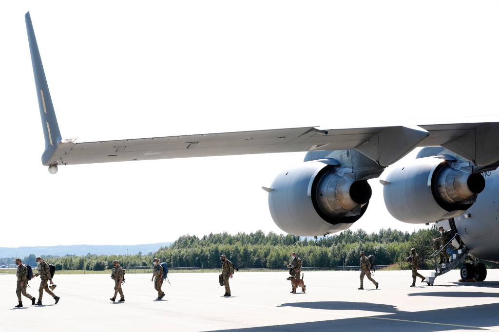 Soldater fra Forsvarets Spesialkommando ankommer Gardermoen militære flystasjon fra Afghanistan i et C-17 Globemaster transportfly, dette er de siste soldatene fra de norske spesialstyrkene som kommer hjem