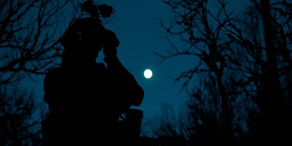 Soldat fra Etterretningsbataljonen på nattpatrulje/ Soldier from the battalion of Intelligence at nightpatrol