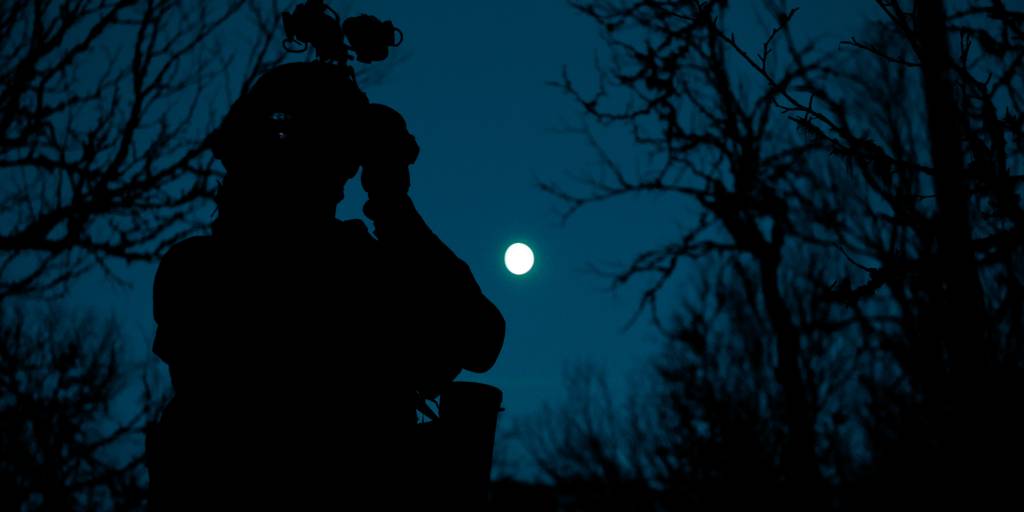 Soldat fra Etterretningsbataljonen på nattpatrulje/ Soldier from the battalion of Intelligence at nightpatrol