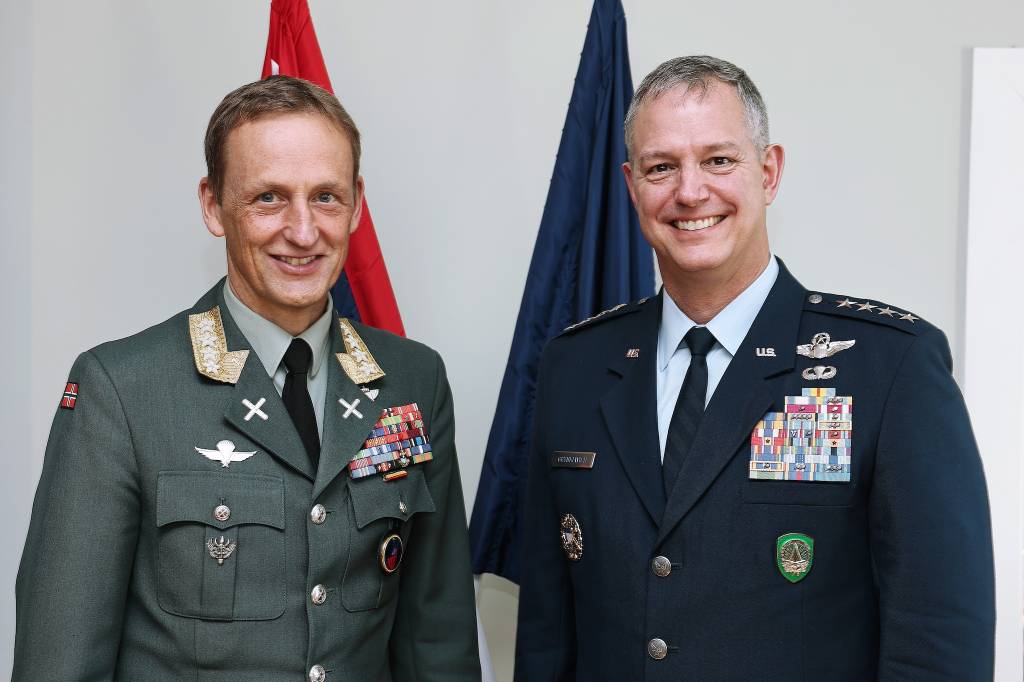 Forsvarssjef General Eirik Kristoffersen mottok The Supreme Allied Commander Europe (SACEUR) General Alexus G. Grynkewich på sitt kontor i Oslo onsdag 29 april 2026