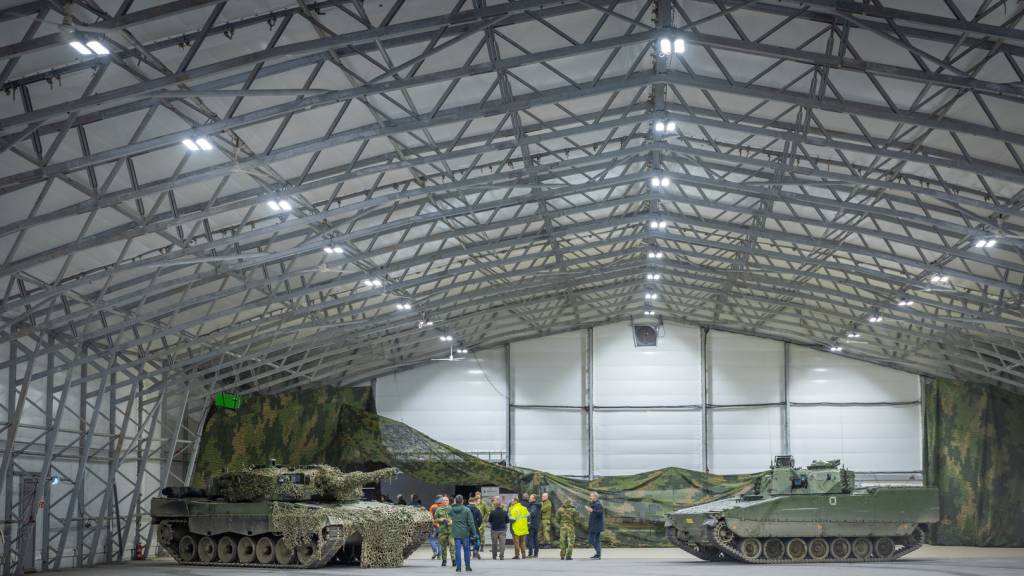 3. november 2025 åpnet Camp Rødsmoen som et alliert mottakssenter. Innsiden av et av telten.