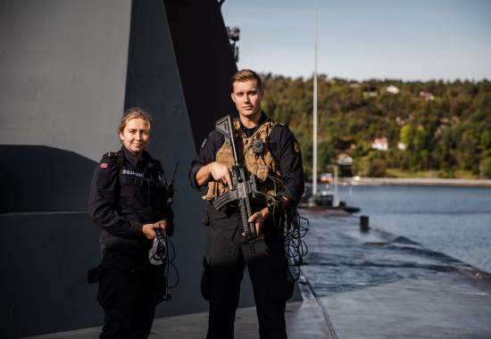 Linn og Sebastian er konstablar på ein korvett i Skjold- klassa.