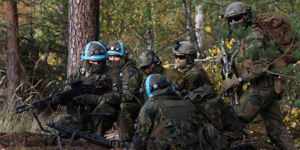 Ukrainske soldater under opplæring av norske Hær soldater fra Telemark bataljon i leieren til EUs treningsmisjon for Ukraina (EU MAM) utenfor Berlin