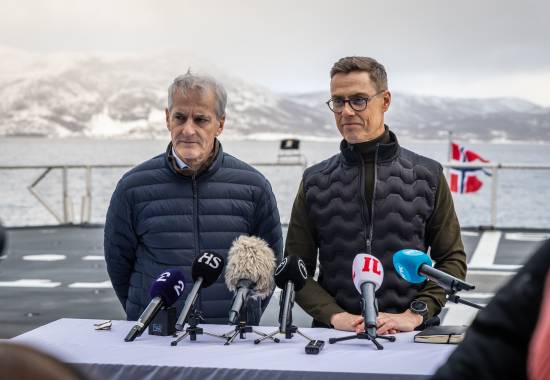 Pressekonferanse med statsminister Jonas Gahr Støre og den finske presidenten, Alexander Stubb ombord på KV Bjørnøya under øvelse Nordic Response 2024