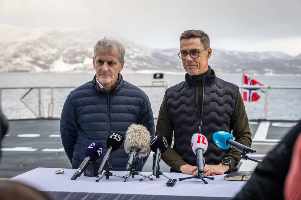 Pressekonferanse med statsminister Jonas Gahr Støre og den finske presidenten, Alexander Stubb ombord på KV Bjørnøya under øvelse Nordic Response 2024