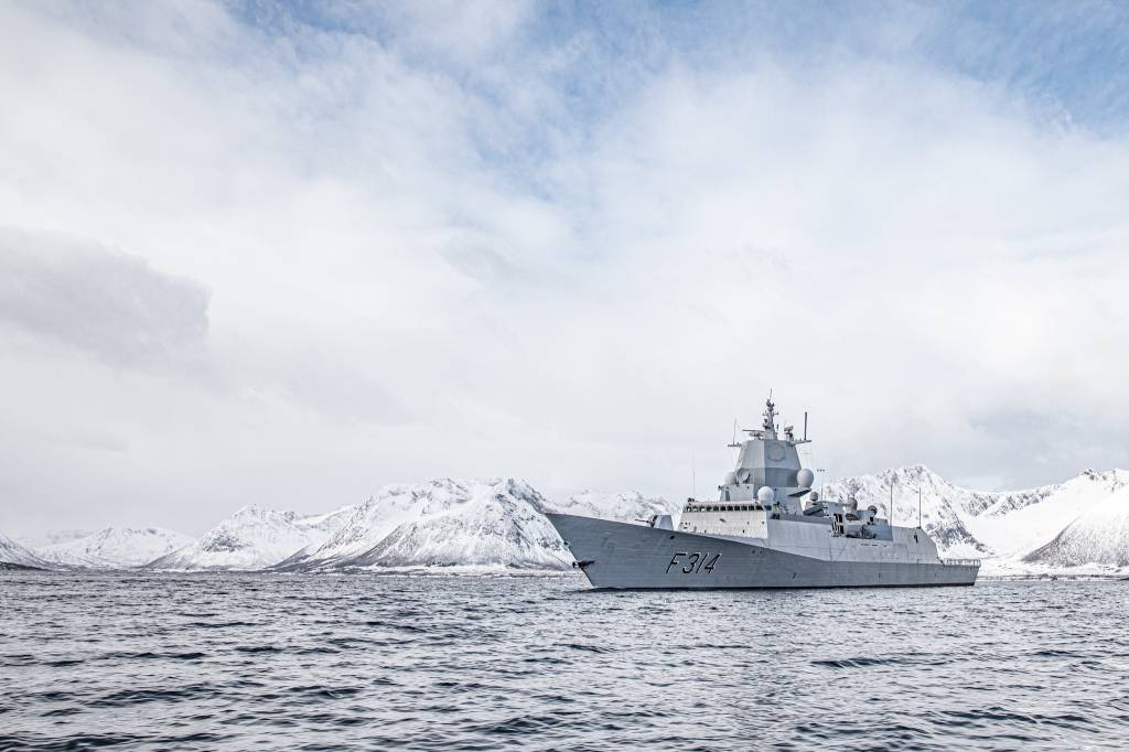 KNM Thor Heyerdahl har denne påsken opprettholdt tilstedeværelse og beredskap i Nord-Norge og Barentshavet.