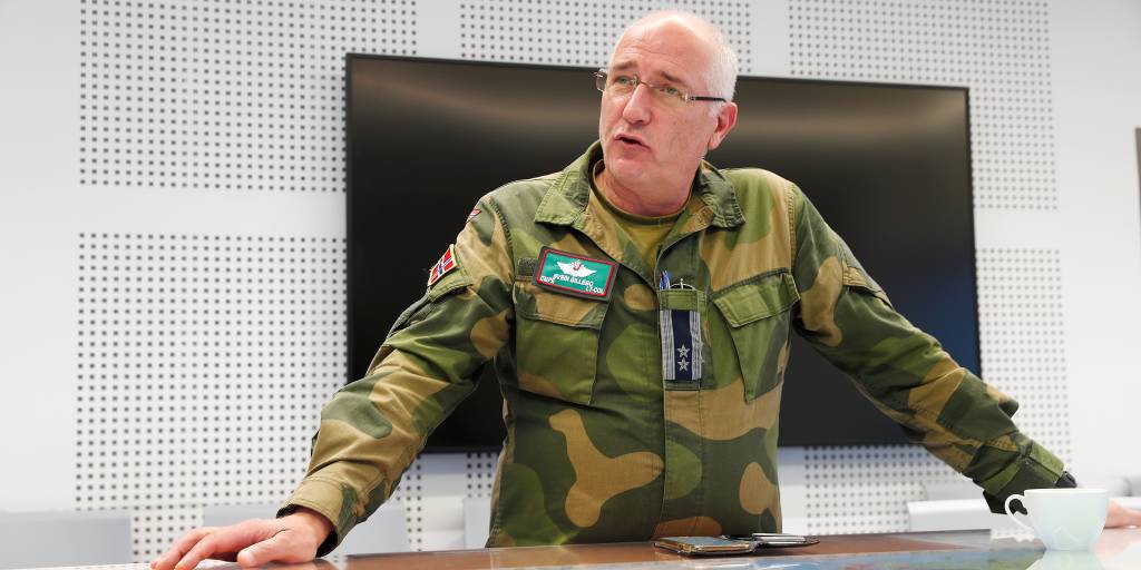 Oberstløytnant Svein Gillebo på hovedkvarteret til Strategic Airlift Capability (SAC) på Pápa flystasjon i Ungarn