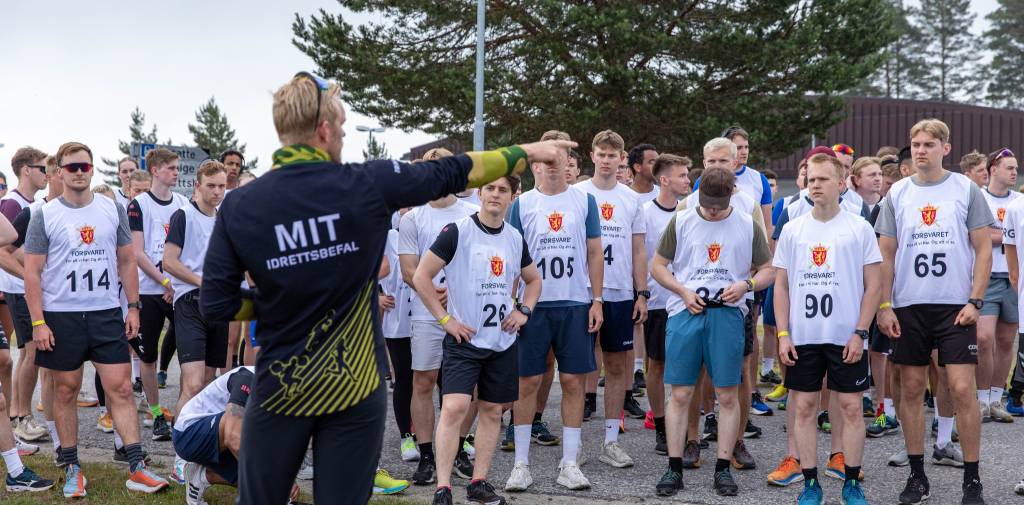 Kandidater til Krigsskolen gjennomfører 3000m på Sessvollmoen leir i forbindelse med Forsvarets opptak og seleksjon (FOS) 2023