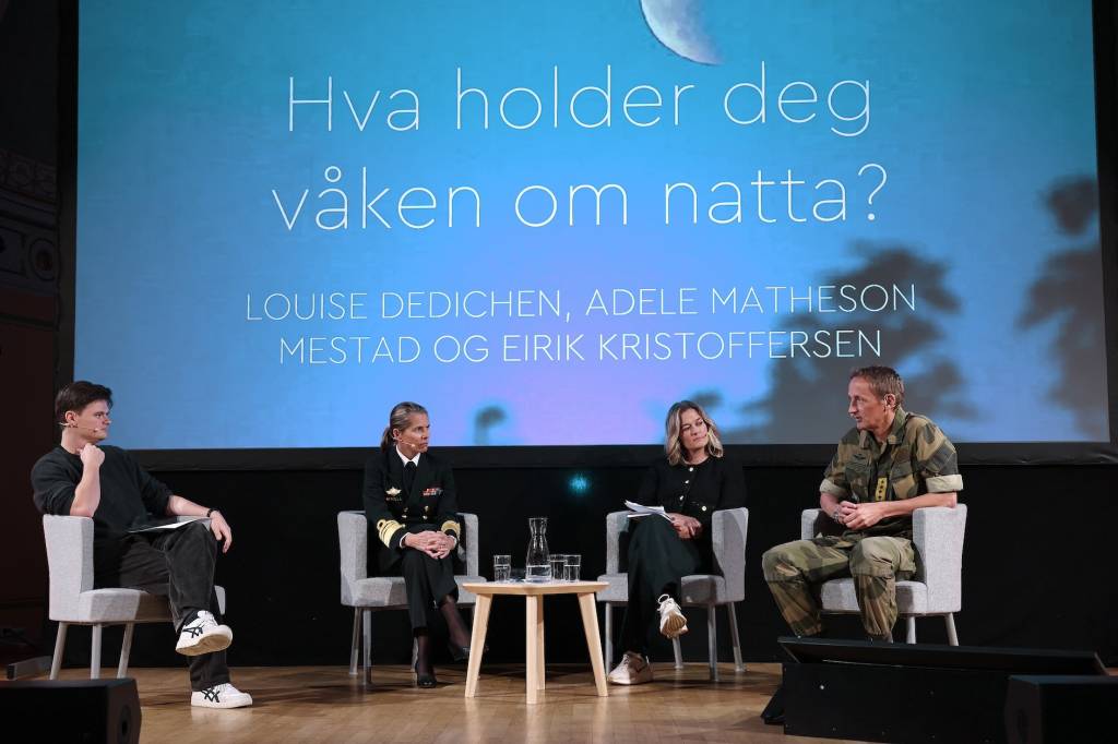 Fra venstre: Moderator Erlend Mørch, Louise Dedichen, Adele Matheson og Forsvarssjef Eirik Kristoffersen