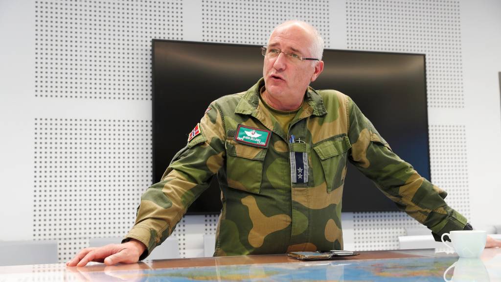 Oberstløytnant Svein Gillebo på hovedkvarteret til Strategic Airlift Capability (SAC) på Pápa flystasjon i Ungarn