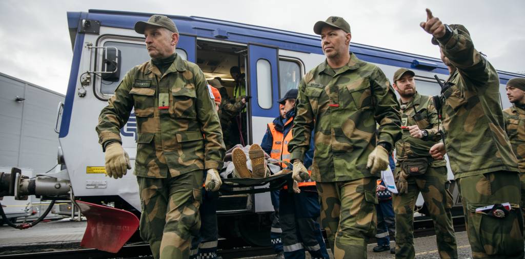 Sivile etater og militært helsepersonell samarbeider under Arktisk helseberedskapsøvelse.