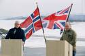 Den britiske forsvarsministeren Ben Wallace og forsvarsminister Odd Roger Enoksen besøker norske og britiske styrker under øvelse Cold response 2022