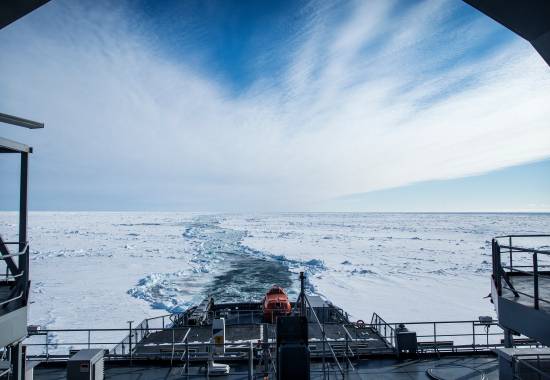 Forsvarsmateriell tester bruk av inklinerte satellitter for å gi bredbånd til Forsvaret nord for Svalbard / Norwegian Defence Material Agency tests satellites north of Svalbard