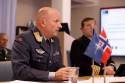 Sjef i Forsvarets logistikkorganisasjon Generalmajor Lars Christian Aamodt signerer Technical arrangement avtalen med JFC i Norfolk hvor Vice Admiral Daniel Dwyer signerte