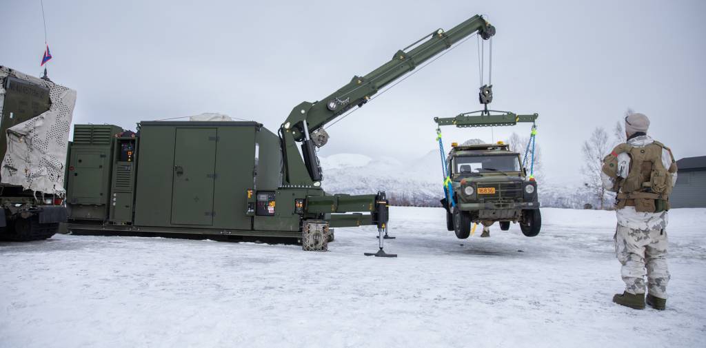 Reparasjonslaget til Porsanger bataljon tar i bruk sitt helt nye mobile verksted under øvelse Cold Response 26. Det nye verkstedet er lett å flytte og gjør at kritisk materiell kan repareres hvor som helst. Dette gir økt kampkraft til avdelingen.