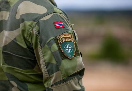 Norske soldater som er en del av Nato Enhanched Forward Presence i Litauen gjenomfører en skarpskytings demo for Forsvarsminister Frank Bakke Jensen i Pabrade øvingsfelt. *** Local Caption *** Norwegian soldiers who are part of NATO Enhanched Forward Presence in Lithuania carry out a live fire demonstartion for Defense Minister Frank Bakke Jensen in Pabrade training field.