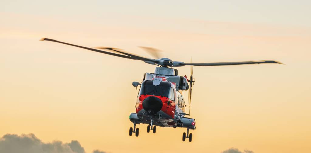 SAR Queen i solnedgang på Sola.