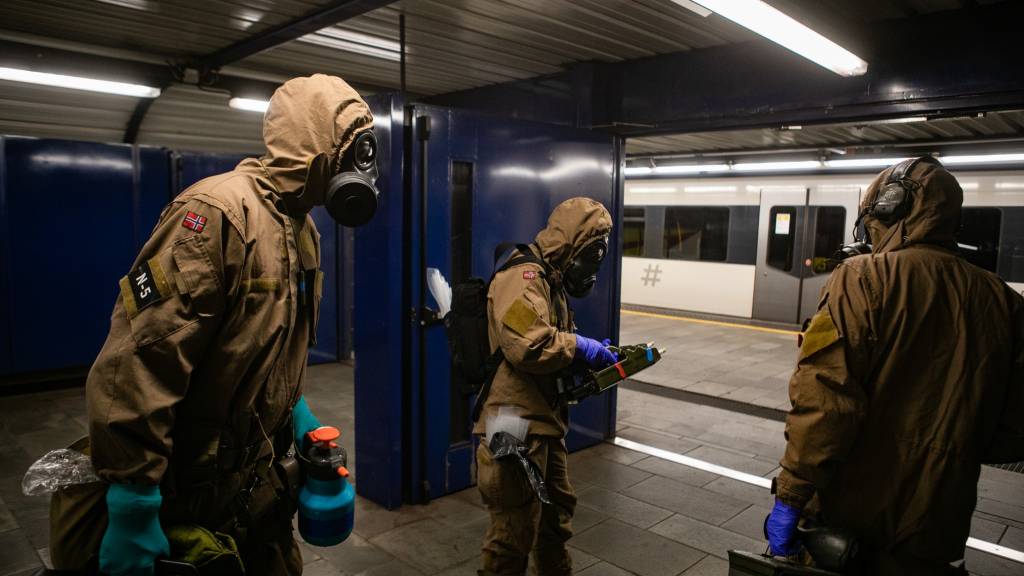 Forsvarets CBRN kapasiteter trener sammen med sivile nødetater i Oslo. For å trene samvirke og løse oppdrag i nye miljøer.
