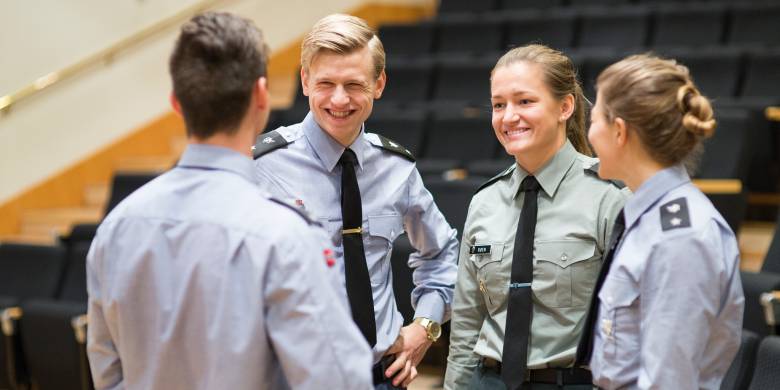 Kadetter ved luftkrigsskolen / Cadets at the Air Force academy