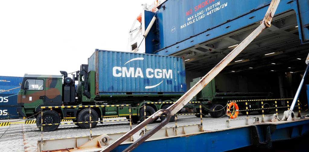 Lossing av Franske militær kjøretøy på Borg havn i Fredrikstad i forbindelse med vinter øvelsen Cold Response 2022