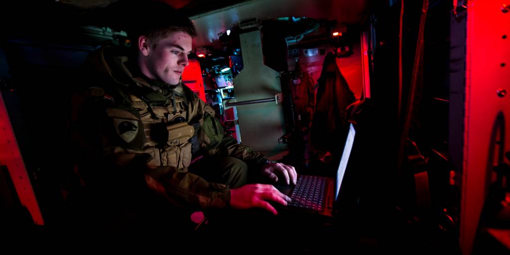 Tor Erik Tønset Eggan er tekniker i Panserbataljonen/ Brigade Nord. Eggan tok utdanning på -ens befalsskole som lærling og befalselev. En tekniker i -en utfører vedlikehold og reparasjoner både i leir og i felt under oppdrag. 