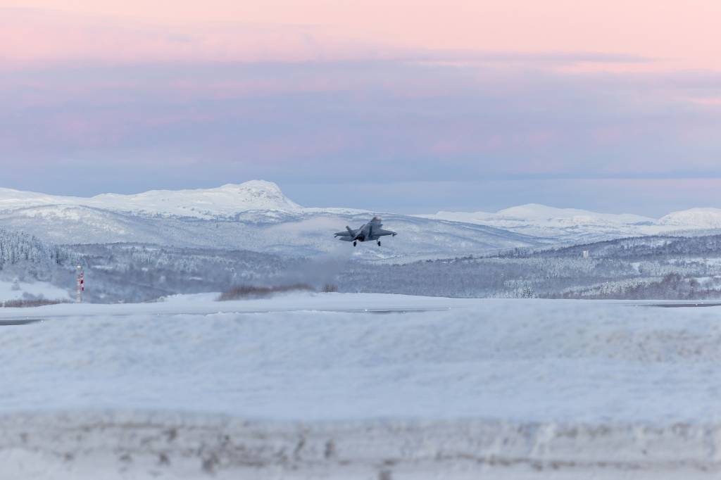 F-35 tok over det såkalte Quick Reaction Alert (QRA)-oppdraget fra F-16 i går. I dag fløy flyene på skarpt beredskap.


