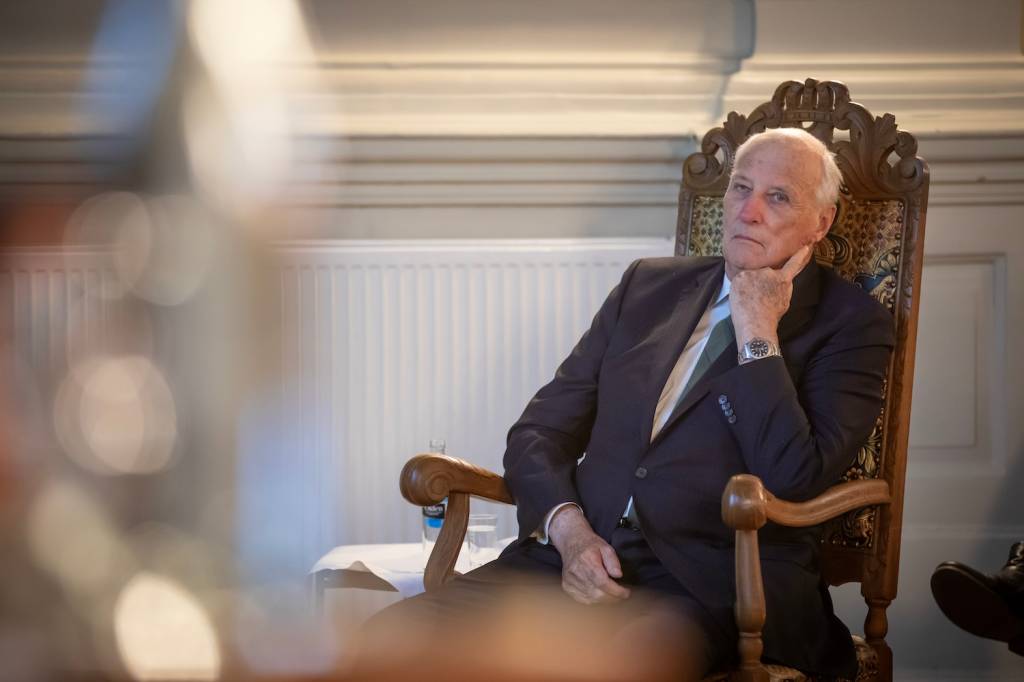 Sjef for Cyberforsvaret, brigader Halvor Johansen holdt foredrag i Oslo militære samfund 30. oktober 2023. Hans Majestet Kongen var tilstede. 