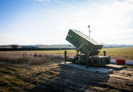 En norsk NASAMS III utskytningsrampe på flyplassen Rzeszów-Jasionka i Polen.