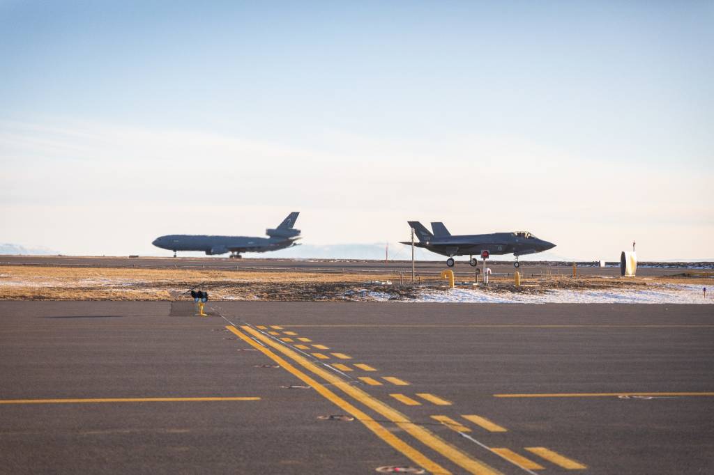 20210314OAV_IAP_F35_Tankfly_Takeoff_5168_export
