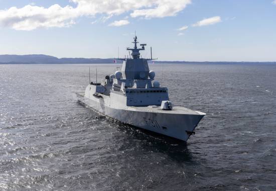 Norske og bristiske fartøy, samt britiske helikoptre, deltar på øvelse Tamber Shield 24 hvor de samtrener på kystnære operasjoner / Norwegian and British Vessels, as well as British helicopters, takes part in exercise Tamber Shield 24 where they co-train on operations near the coast.