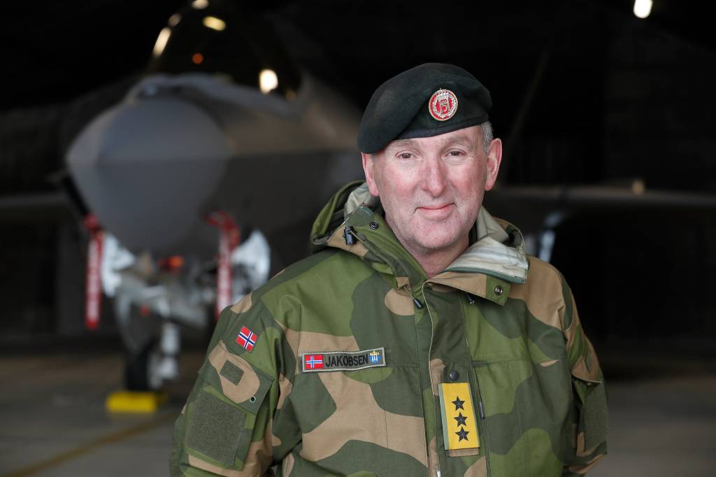 Sjef Forsvarets oerative hovedkvarter Generalløytnant Rune Jakobsen på Keflavik flystasjon under Iceland Air Policing