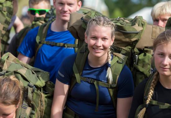 Soldater i starten av tjenesten i Forsvaret, har fått utdelt noe militæret utstyr.