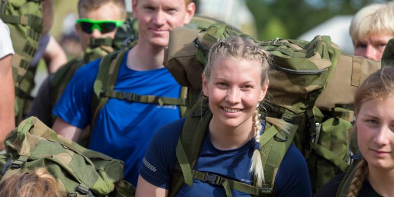 Soldater i starten av tjenesten i Forsvaret, har fått utdelt noe militæret utstyr.