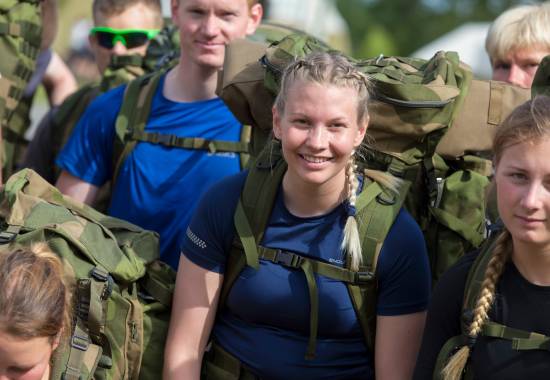 Soldater i starten av tjenesten i Forsvaret, har fått utdelt noe militæret utstyr.